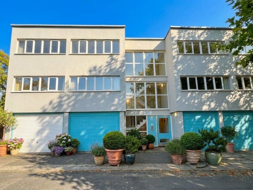 Property photo 1 of 8 360F5380-B2E8-4109-A
