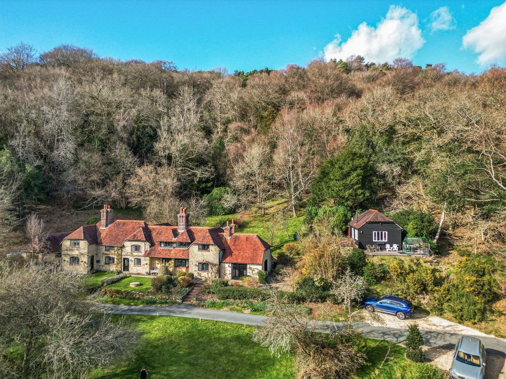 Property photo 1 of 22 Elevated Front Aspect