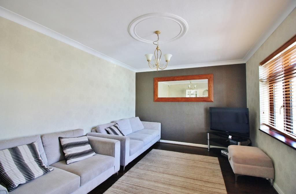 Property photo 3 of 29 Havering Road Romford  Rm1 4Bw (1024x683) (12).Jpg