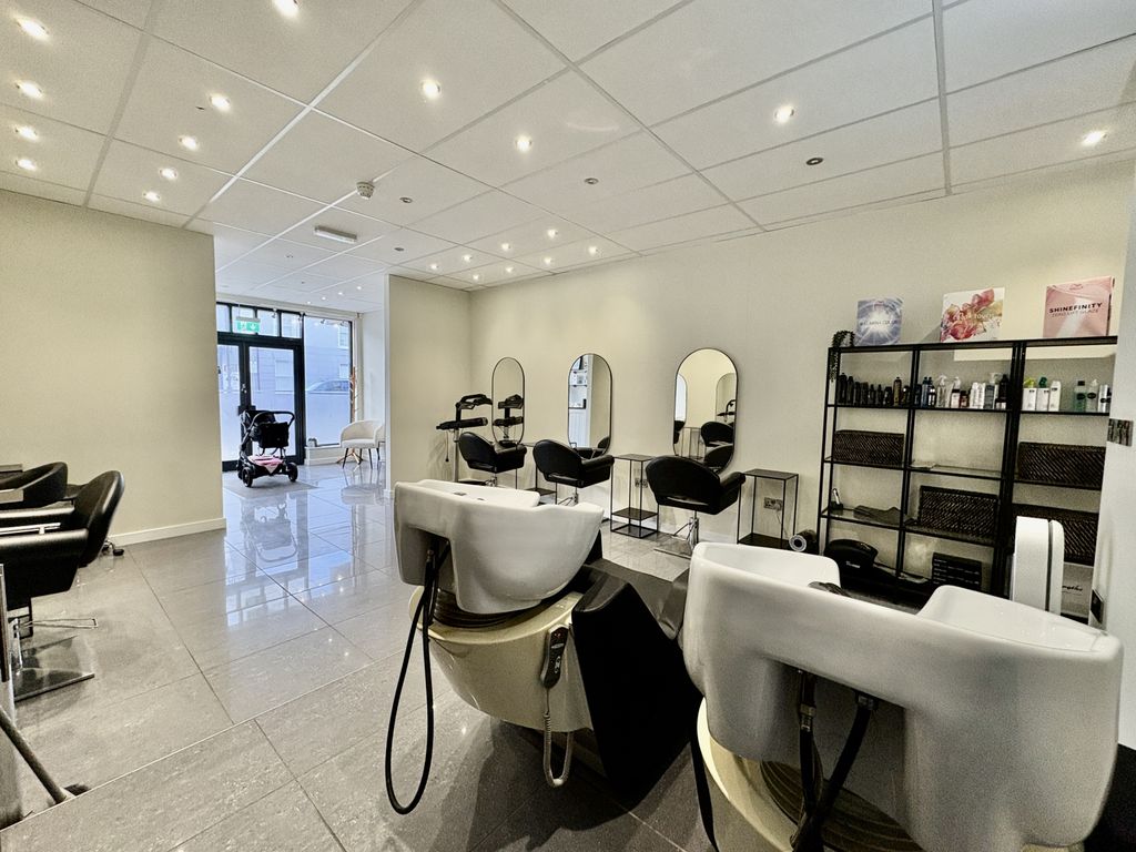 Property photo 3 of 7 Gallery