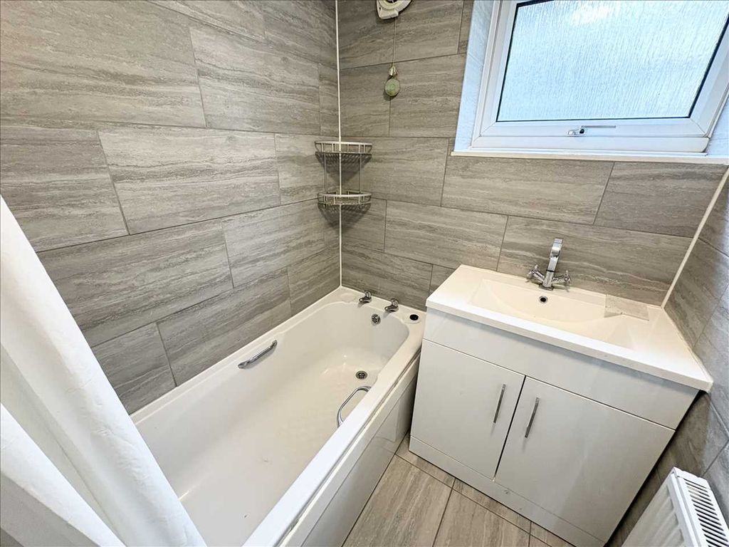Property photo 2 of 13 Bathroom