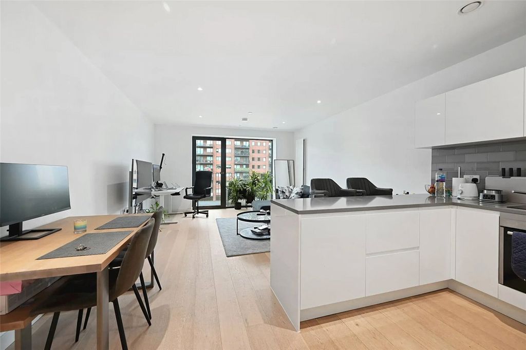 Property photo 2 of 12 Picture No. 17