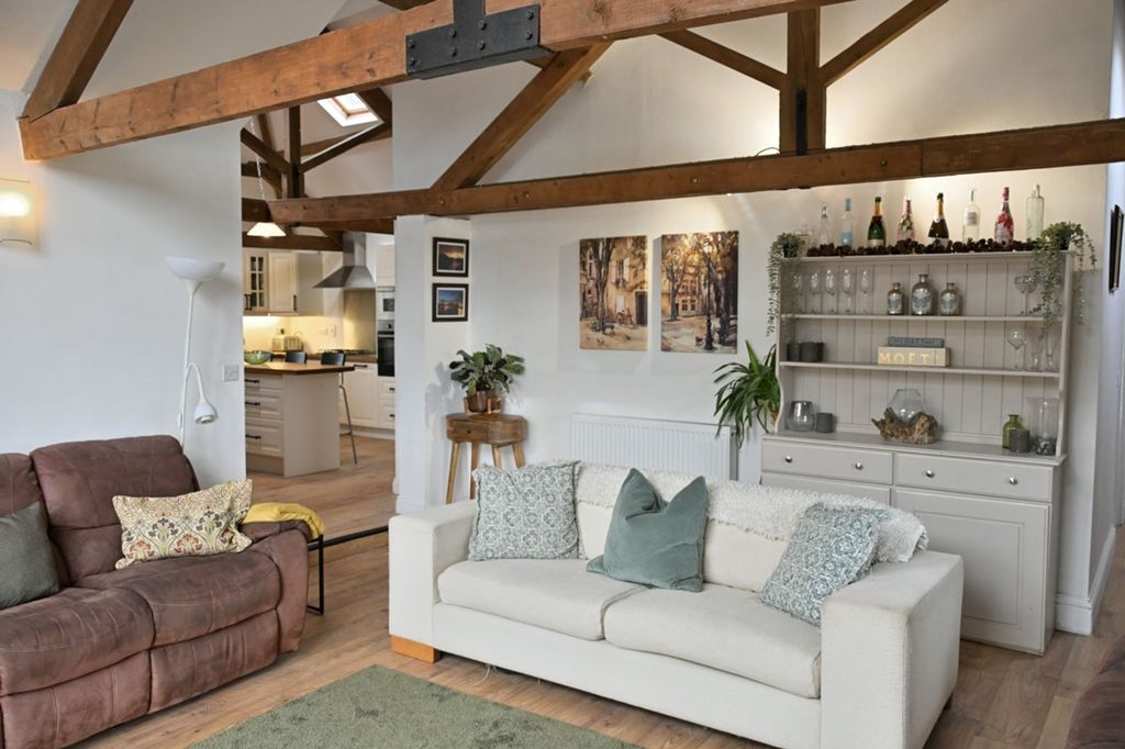 Property photo 2 of 26