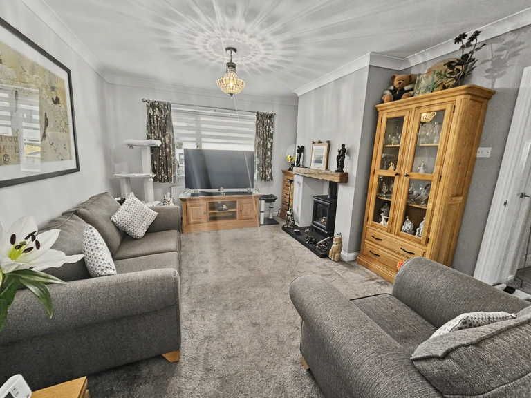 Property photo 3 of 19 New Loumge