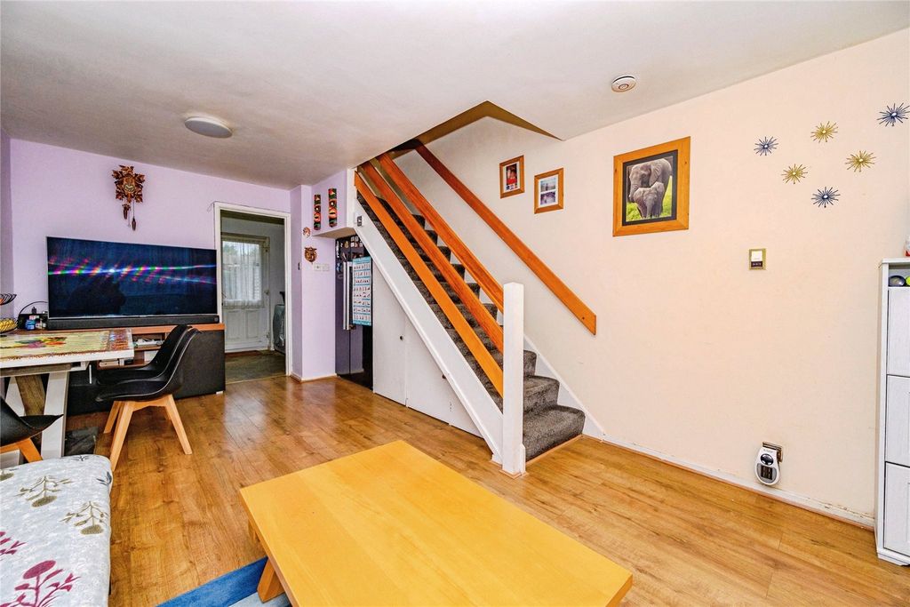 Property photo 3 of 13 Lounge