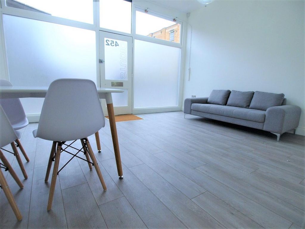 Property photo 1 of 6 Living Room