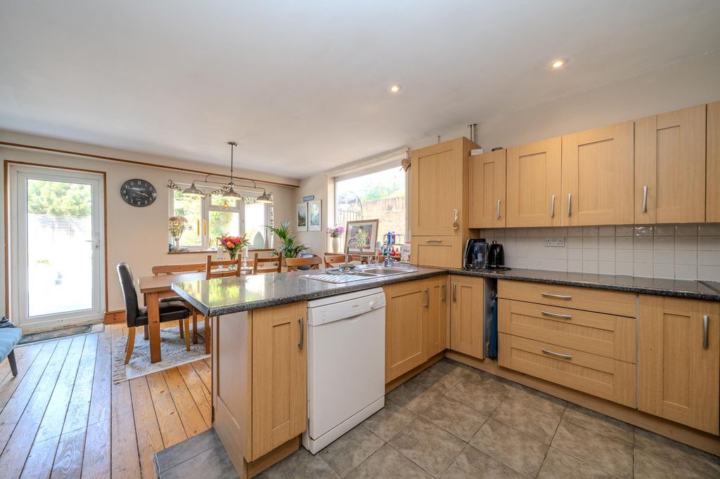 Property photo 3 of 23 63-Belswains-Lane-02955