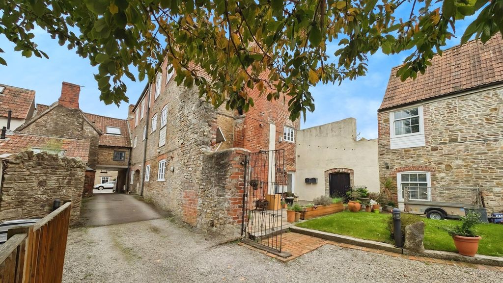 Property photo 1 of 27 Pbox-Street_Scape-348011.Jpg