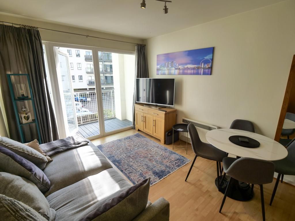 Property photo 3 of 12 Lounge