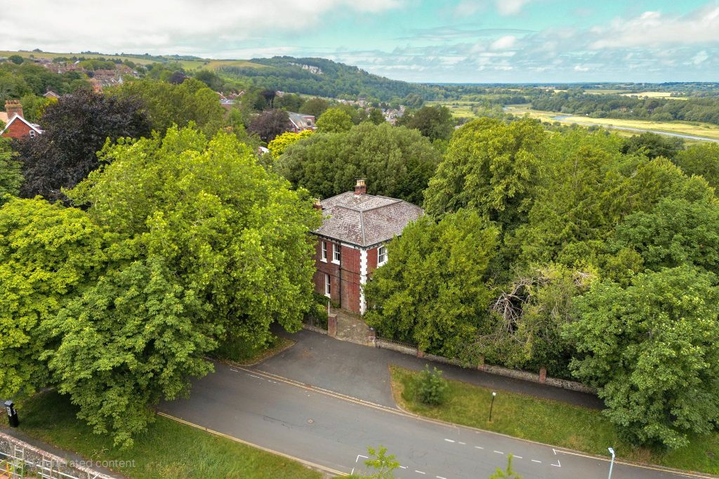 Property photo 2 of 51