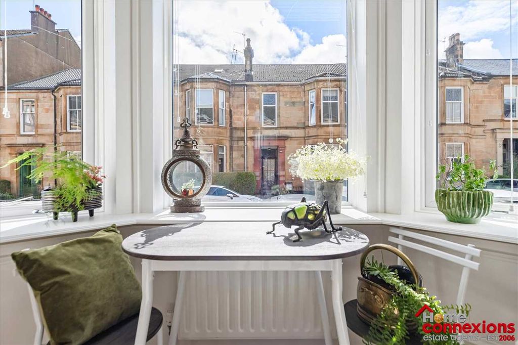 Property photo 3 of 33 Lounge Dining (2)