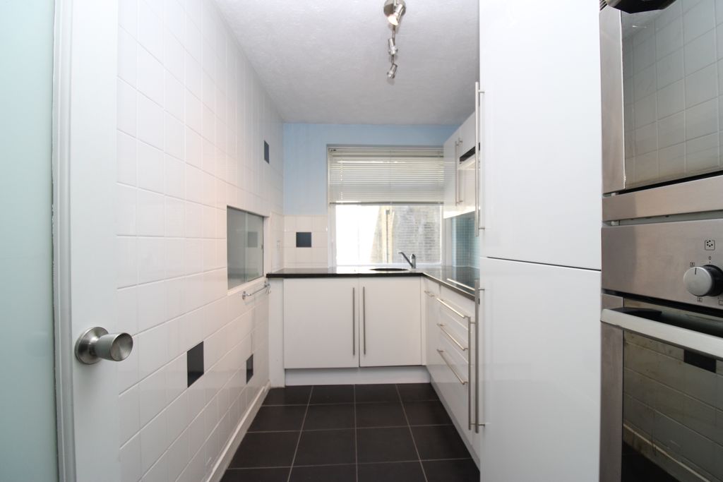 Property photo 2 of 9 Kitchen