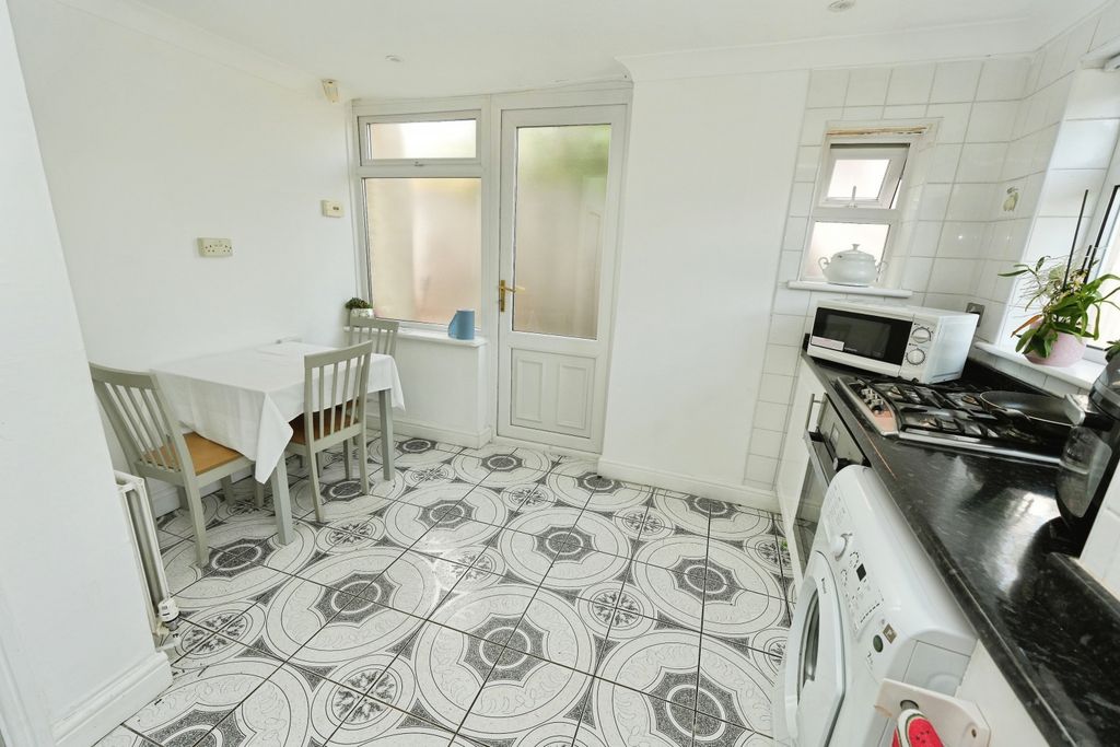 Property photo 3 of 22 Kitchen/Breakfast Room