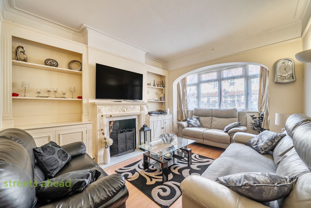 Property photo 2 of 19 0Defe655-Af70-46A...