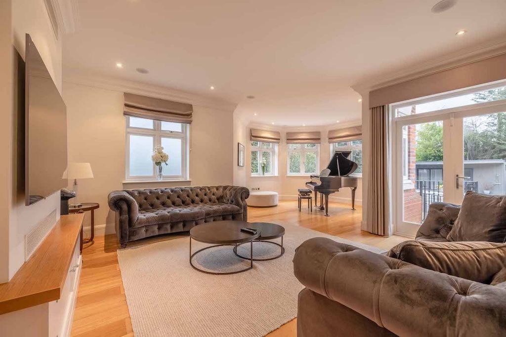 Property photo 2 of 30