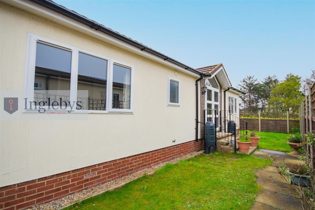 Property photo 2 of 25