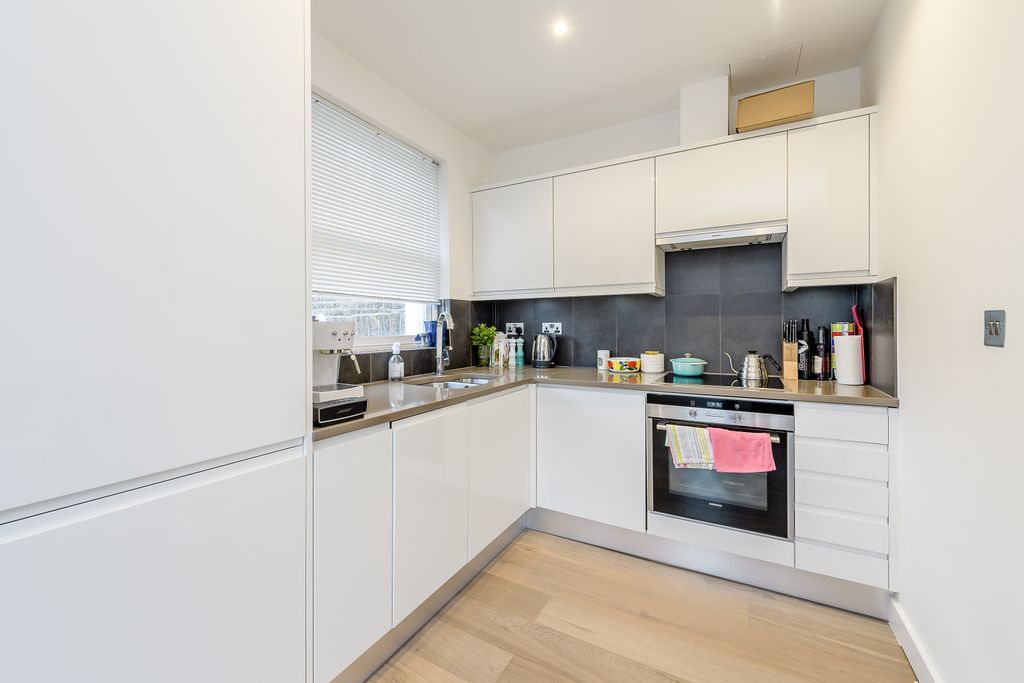 Property photo 2 of 6 Kitchen