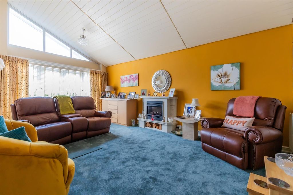 Property photo 3 of 21 4 (1 Of 22).Jpg