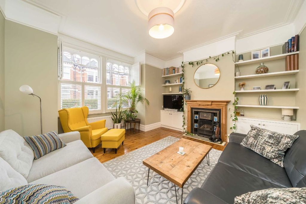 Property photo 2 of 8