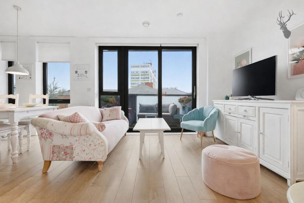 Property photo 3 of 20