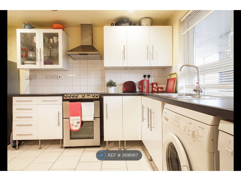 Property photo 3 of 32 Kitchen