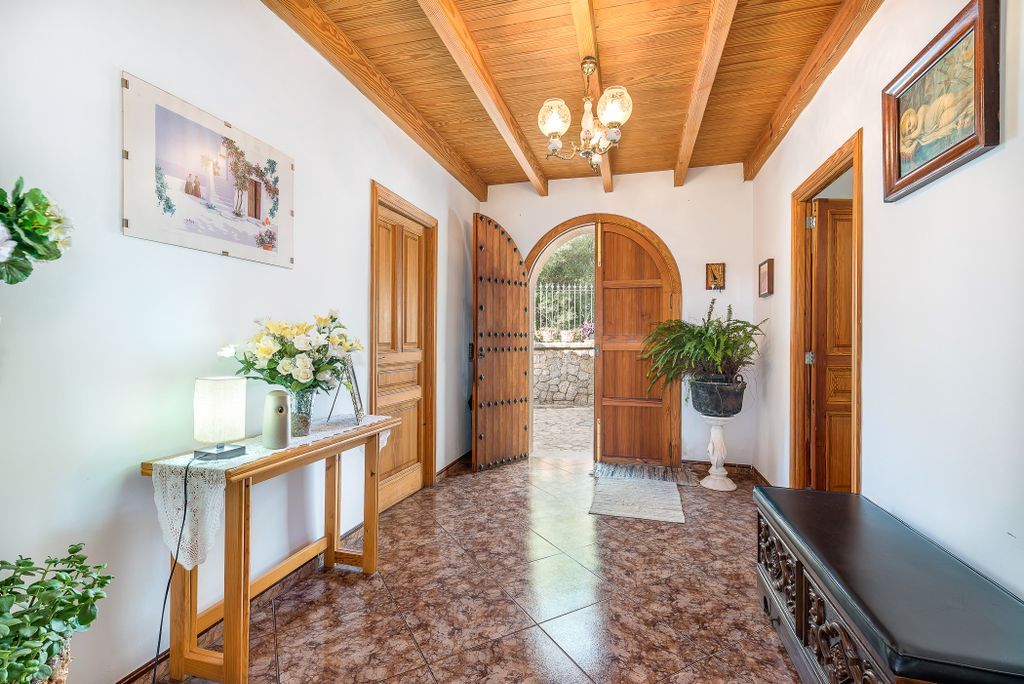 Property photo 2 of 18 House_Mancor De La Vall_68465_Web-15.Jpg