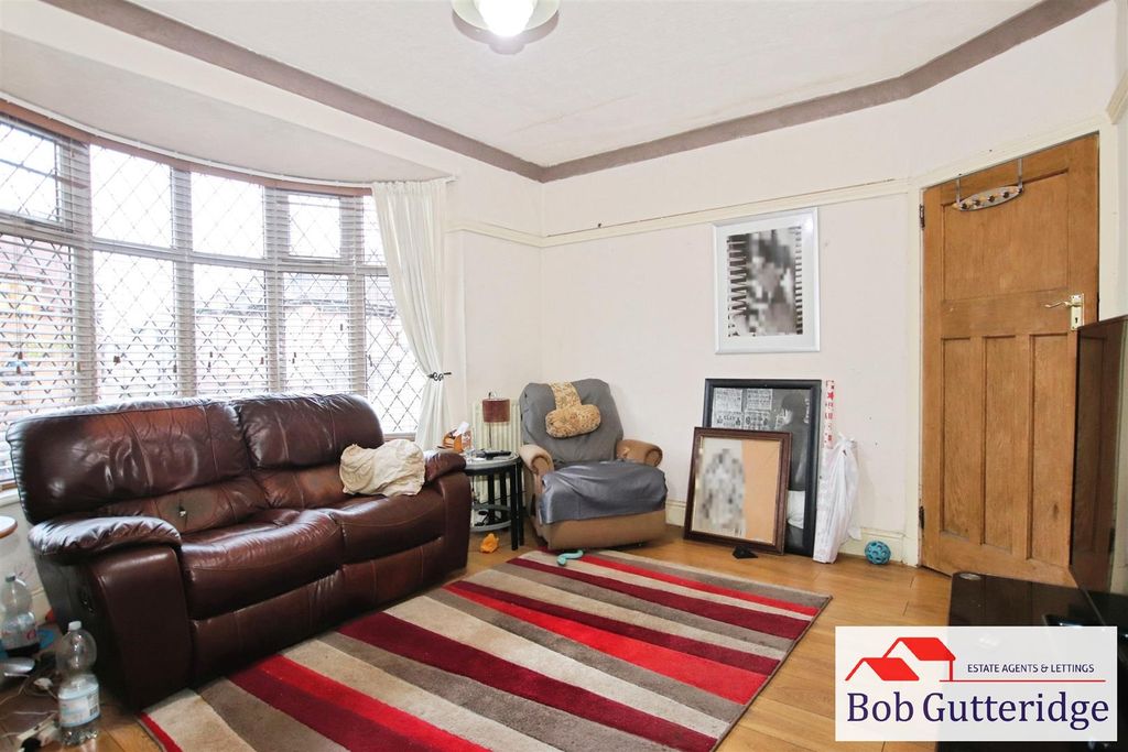 Property photo 3 of 29 Lounge