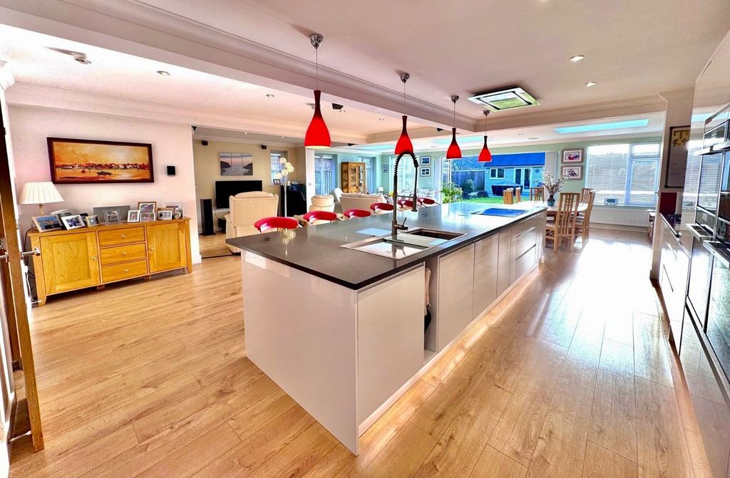 Property photo 1 of 24