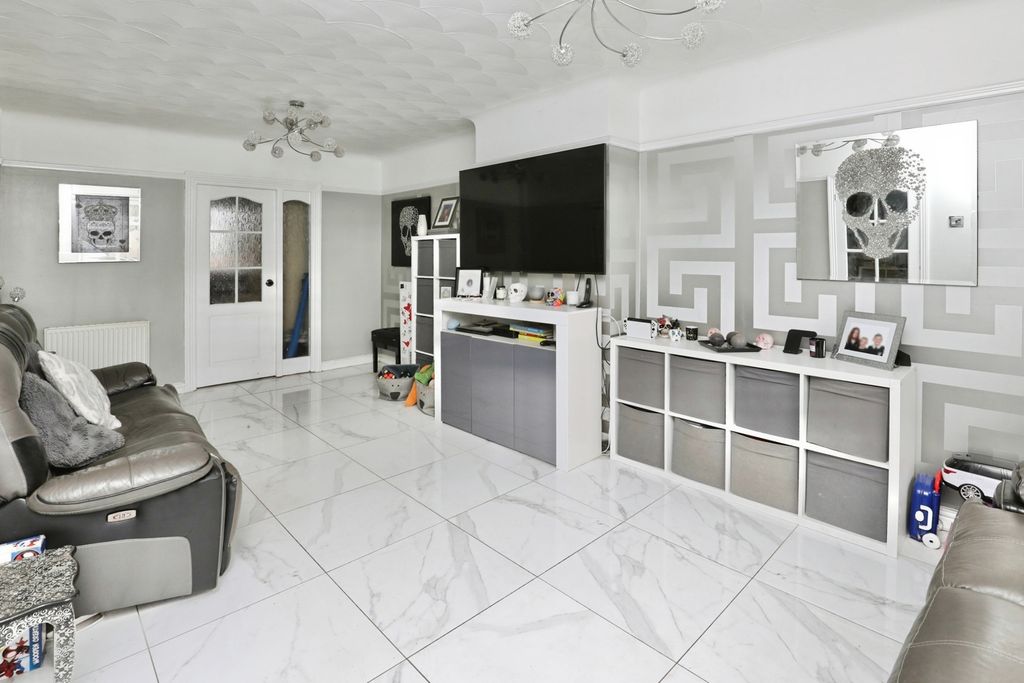 Property photo 3 of 15 Pbox-Img.Jpg