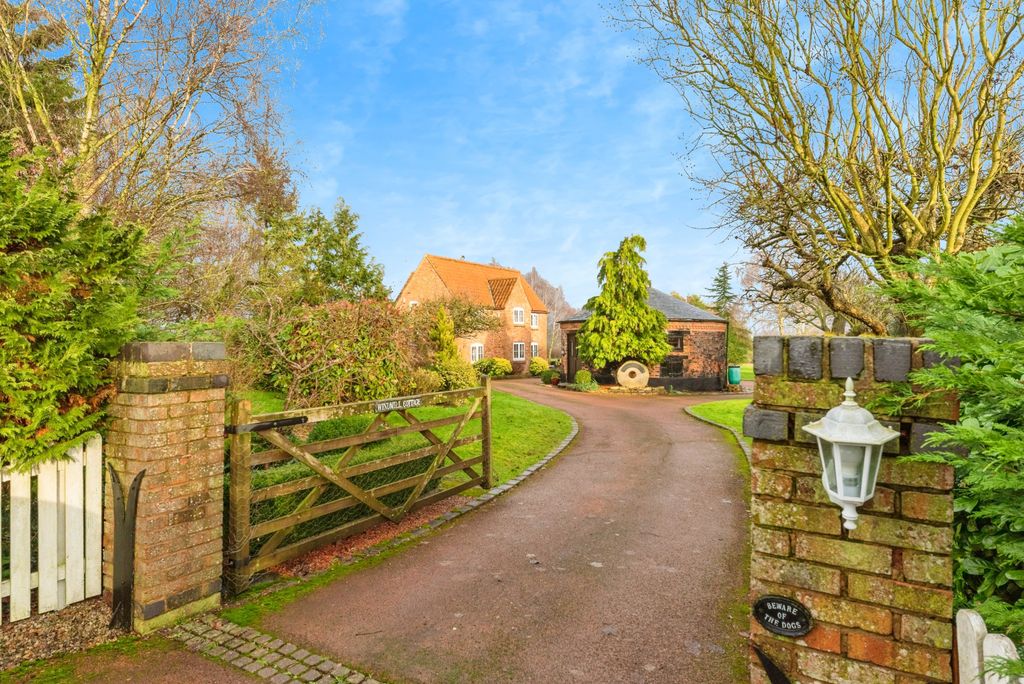 Property photo 2 of 35 Windmill_Cottage-39