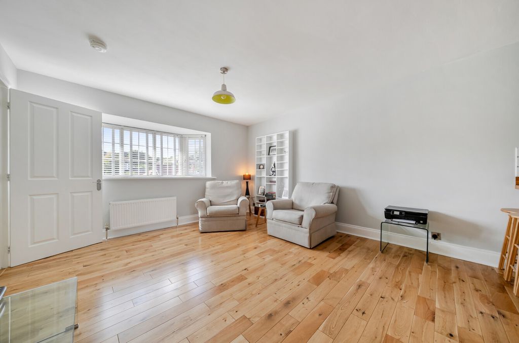 Property photo 2 of 19 1522492-18-6Aaaa8...