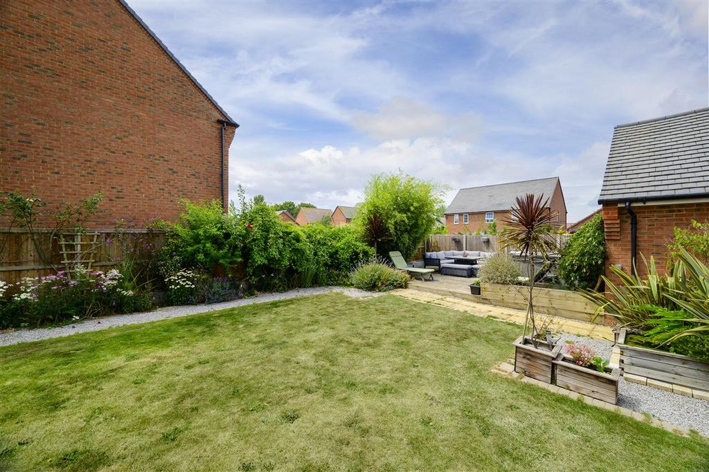 Property photo 2 of 32