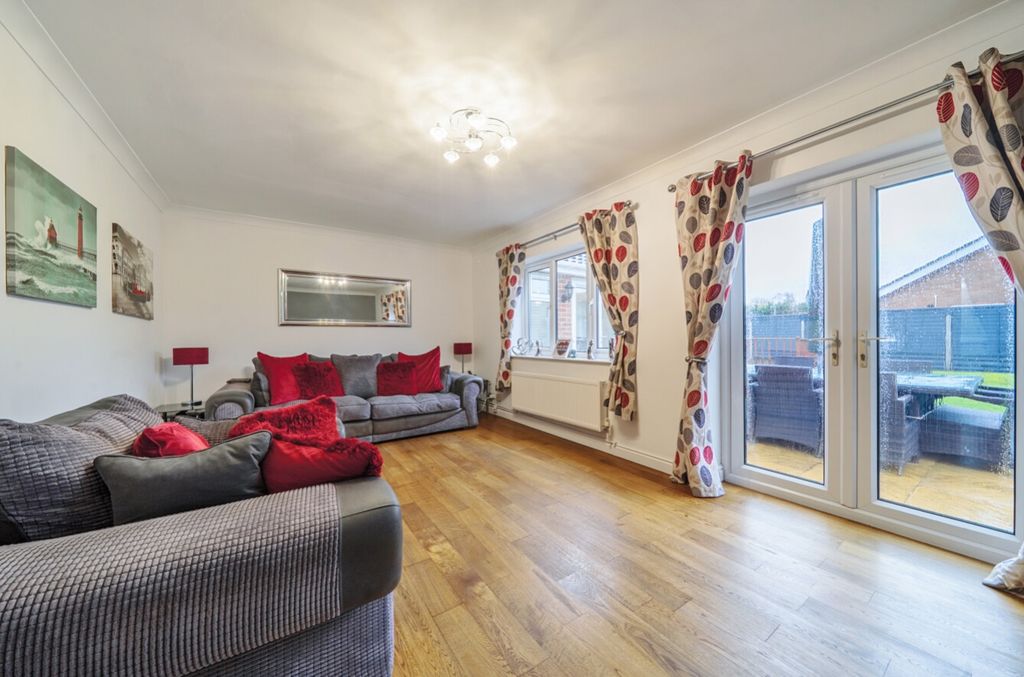 Property photo 3 of 24 1385806-19-692Dbe8045c0E-1