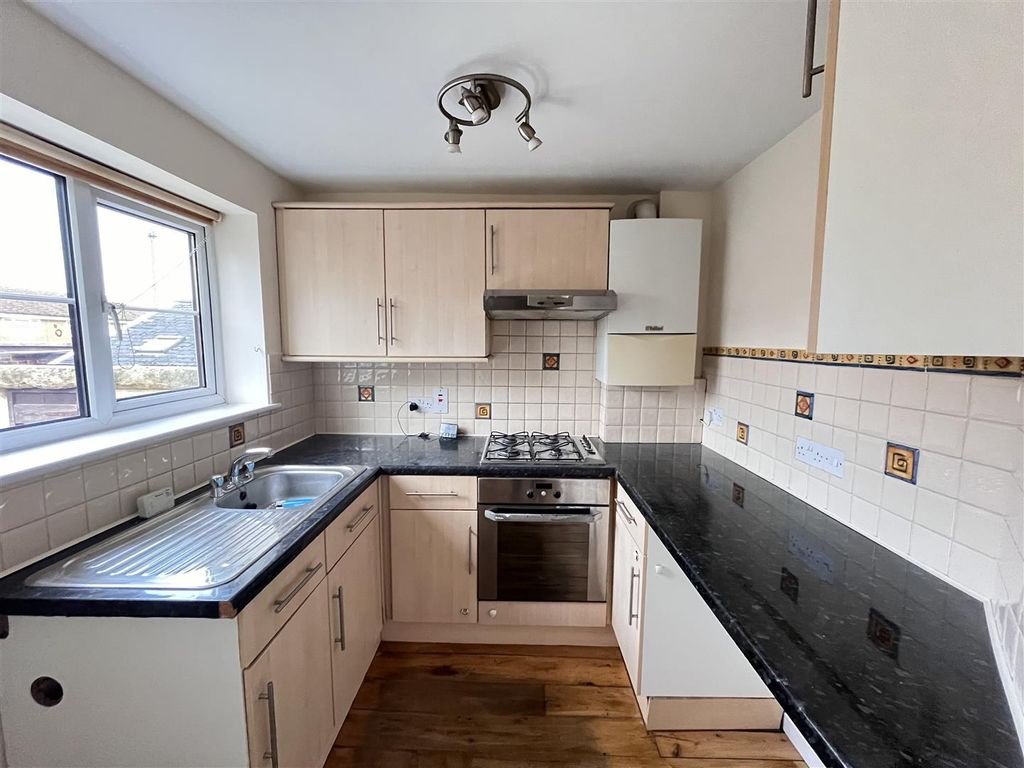 Property photo 2 of 9 Kitchen