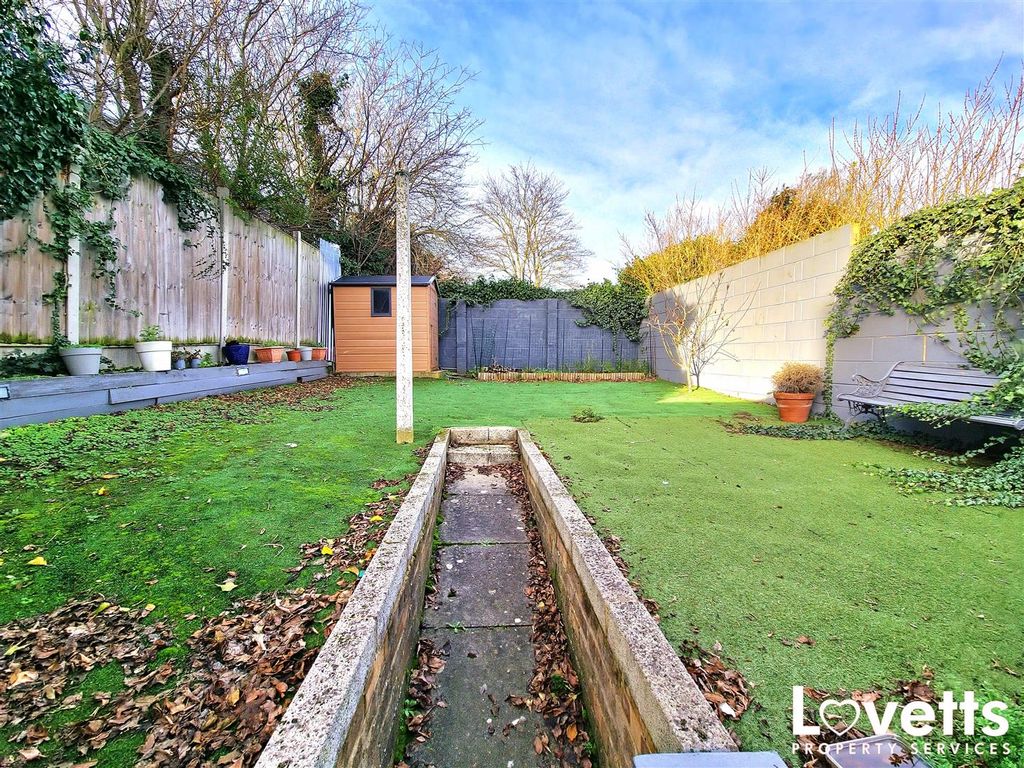 Property photo 3 of 18 Garden
