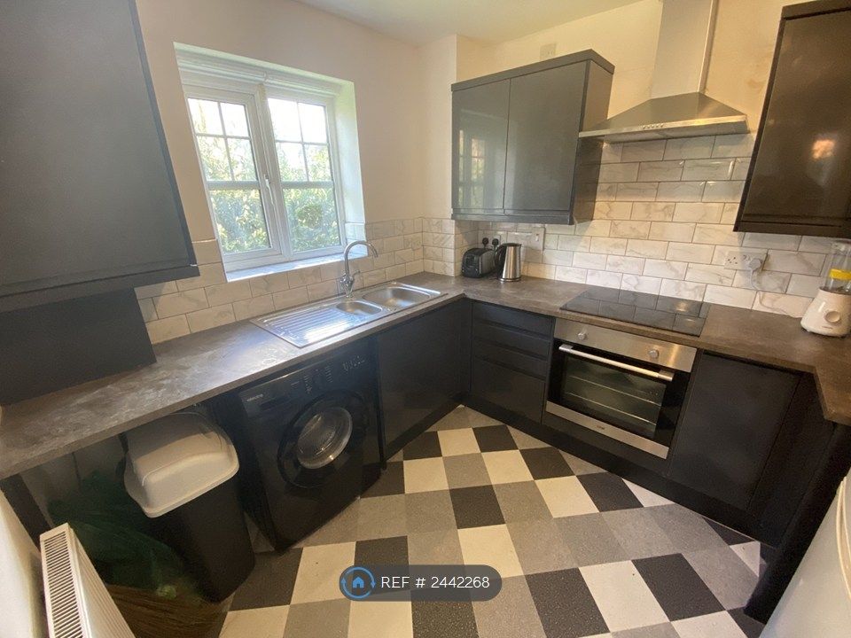 Property photo 2 of 8 Kitchen