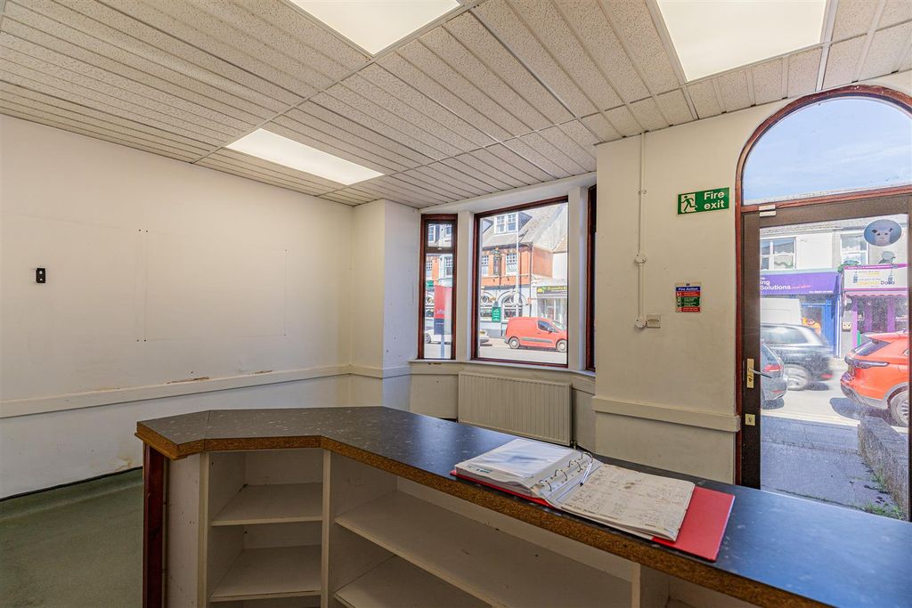 Property photo 2 of 20 Cowbridge Road 463-10.Jpg