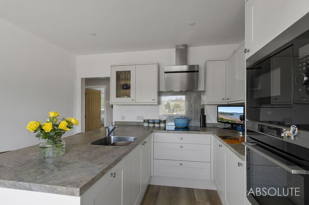 Property photo 2 of 21 Kitchen