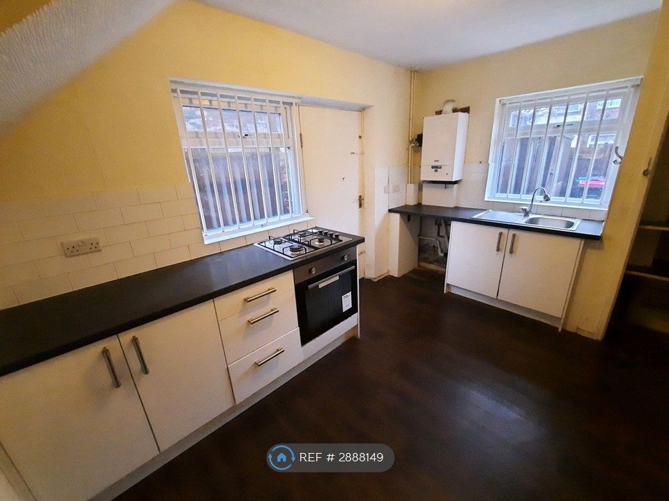Property photo 2 of 7 Kitchen