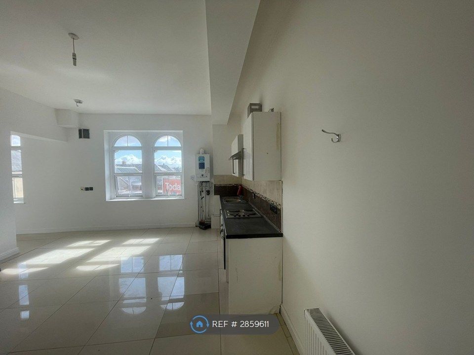 Property photo 3 of 8 Kitchen / Living Area