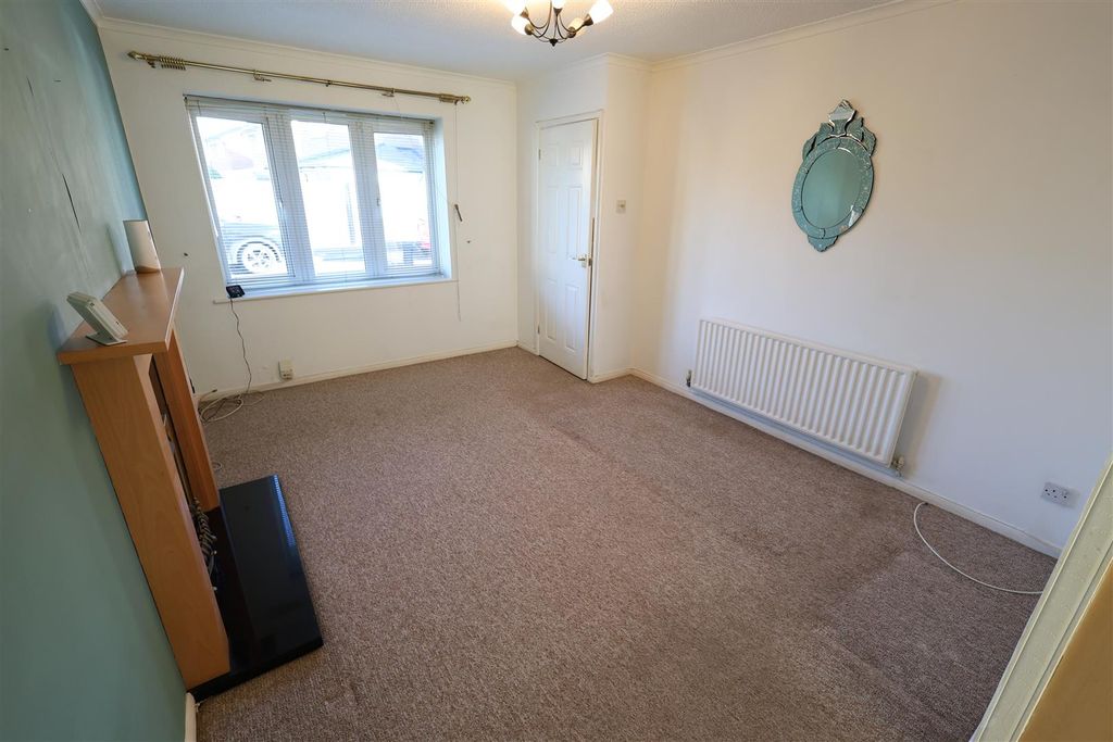 Property photo 3 of 19 Lc Lounge.Jpg