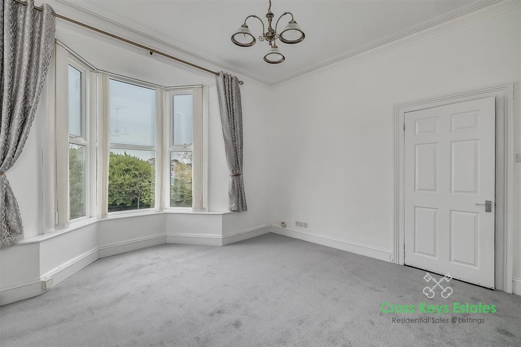 Property photo 2 of 17 Sitting Room