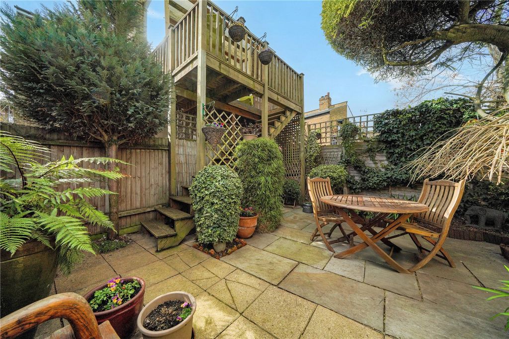 Property photo 2 of 23 Picture No. 18