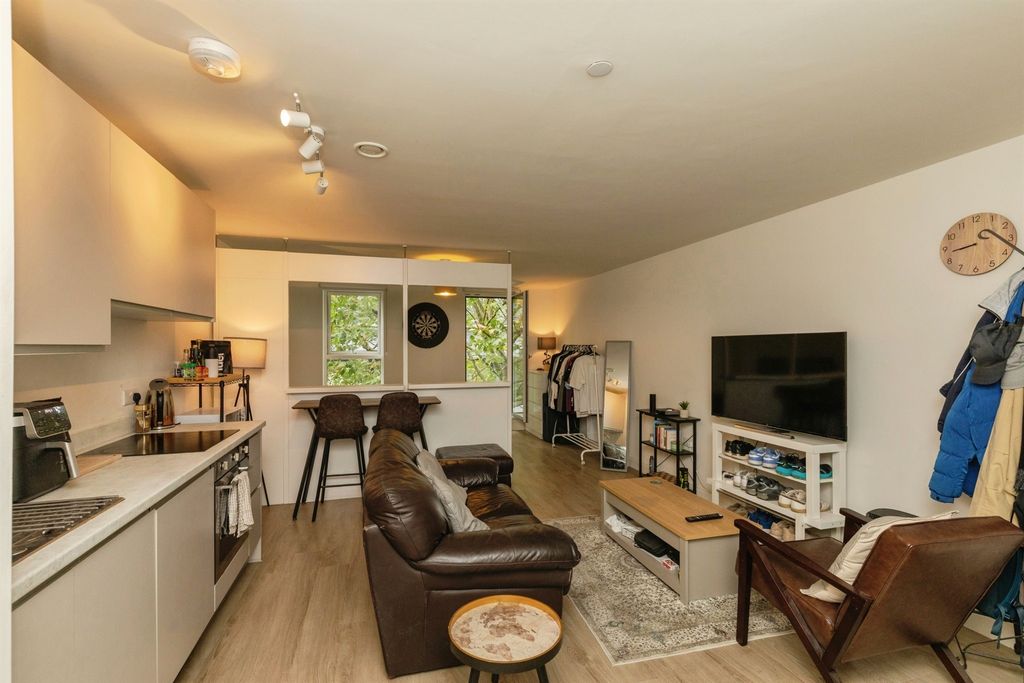 Property photo 3 of 20