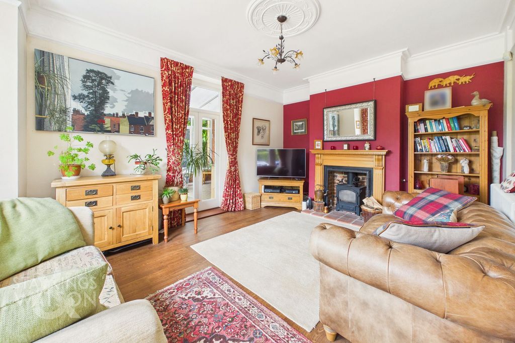 Property photo 2 of 44