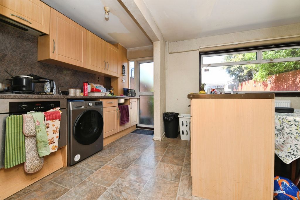 Property photo 3 of 18 Pbox-Img.Jpg