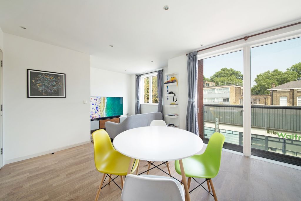 Property photo 2 of 11 Holloway Road,N7 ...