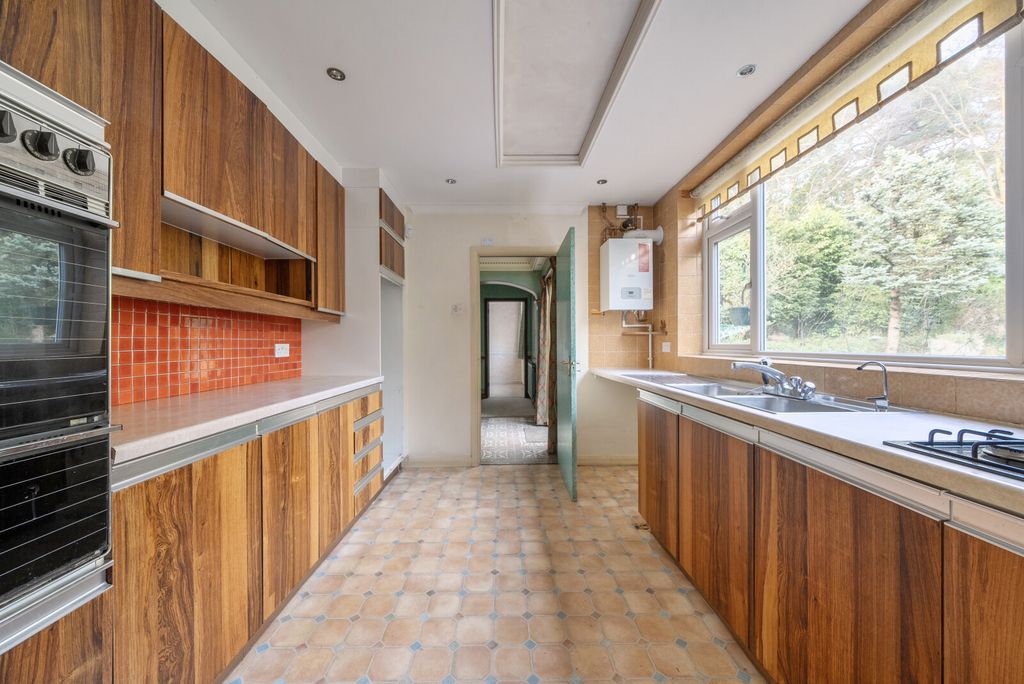 Property photo 3 of 16 1423482-16-69Bd91...