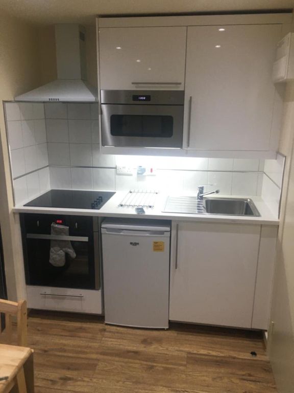 Property photo 2 of 6 Kitchen
