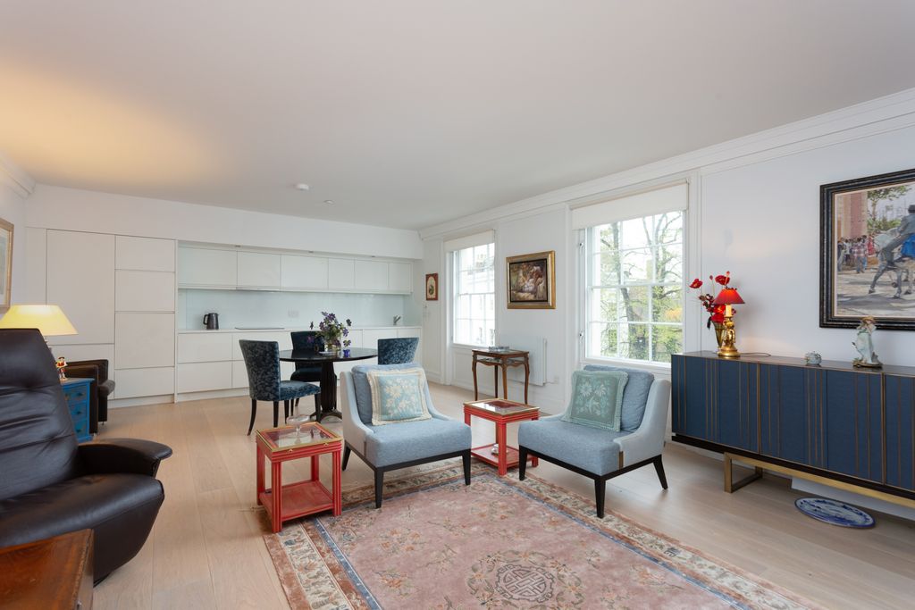 Property photo 3 of 22 Apartment 4, 9 St. Leonards Place, York, Yo1 7Hf